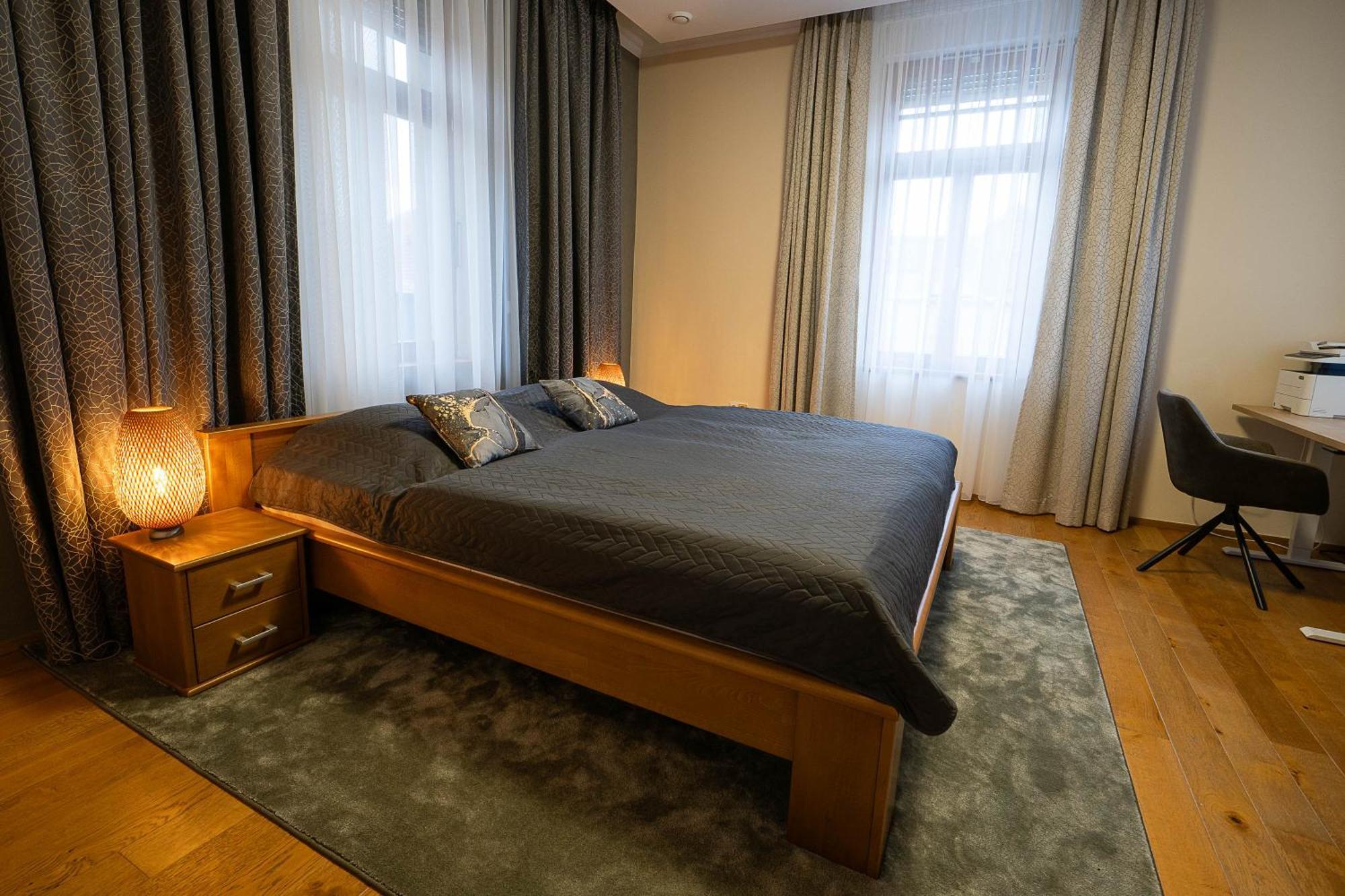 Executive 2-Bdrm Central Suite Ústí nad Labem Eksteriør billede